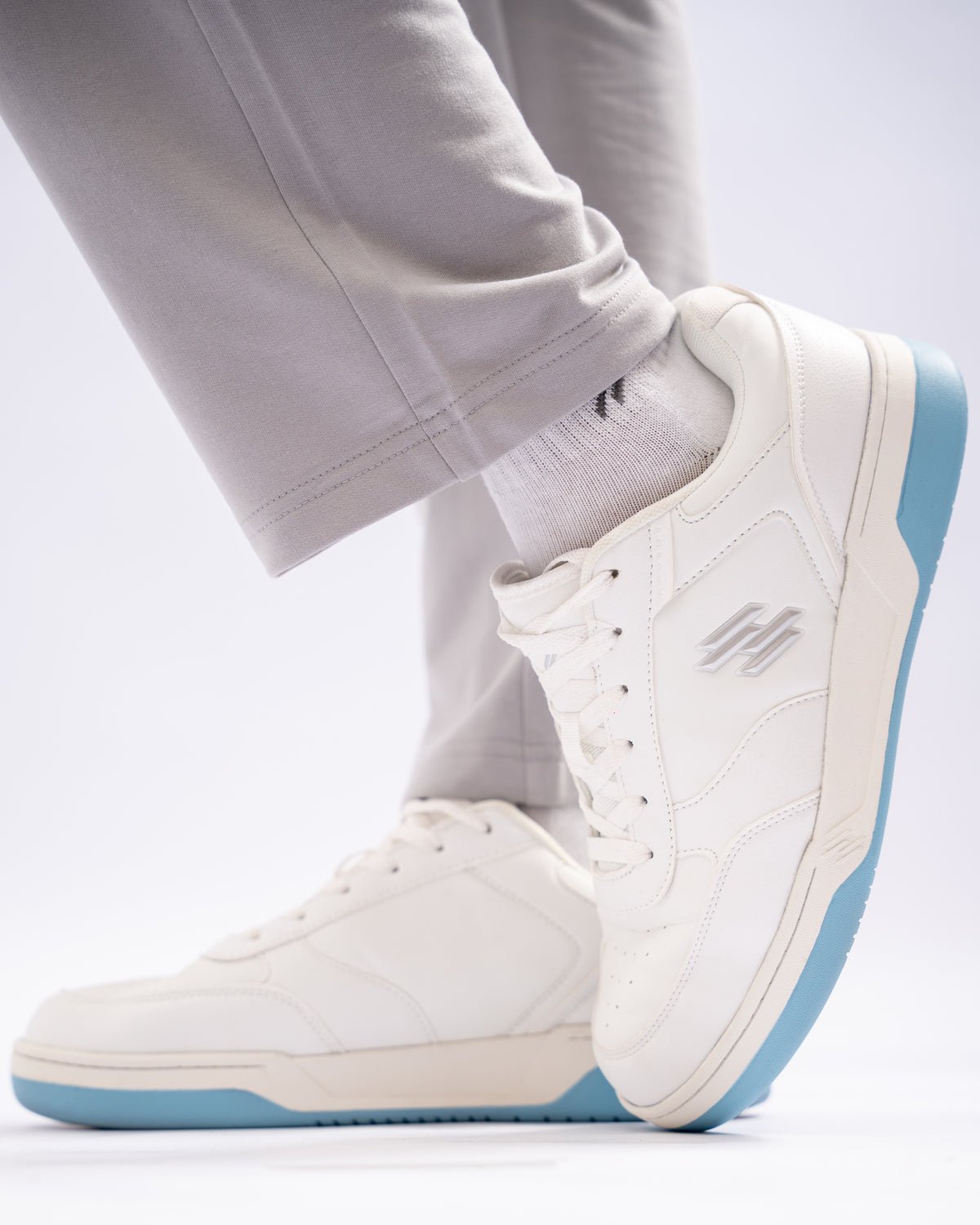 Free Stride Sneakers Shoes - White