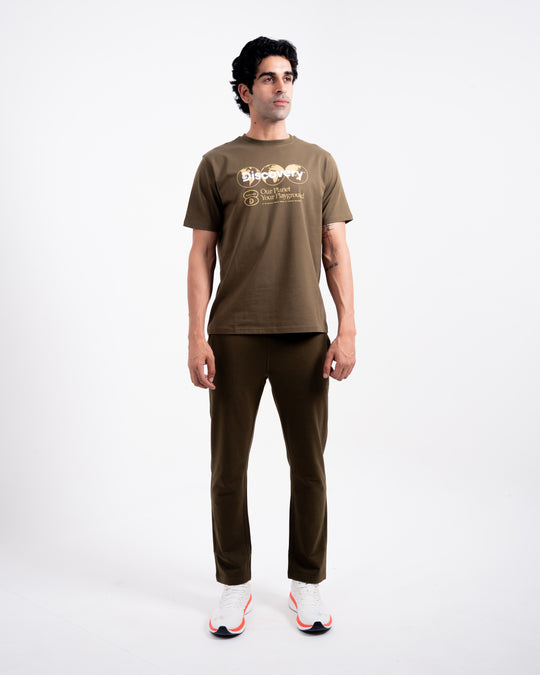 DISCOVERY Men`s Planet Playground Graphic Tee - Thatch Green