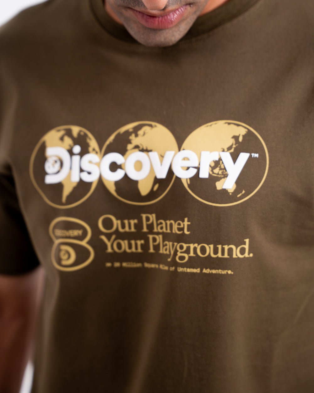 DISCOVERY Men`s Planet Playground Graphic Tee - Thatch Green