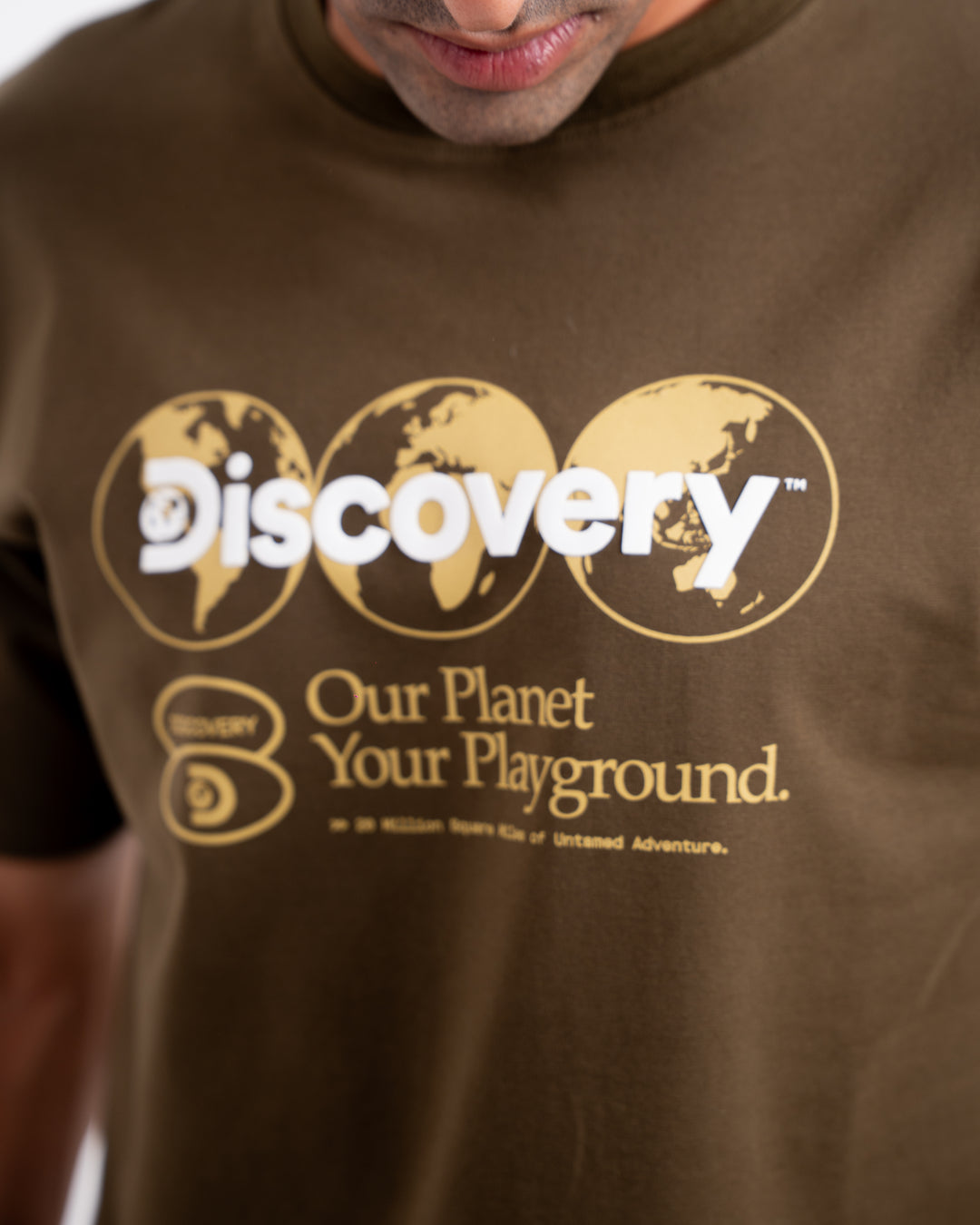 DISCOVERY Men`s Planet Playground Graphic Tee - Thatch Green