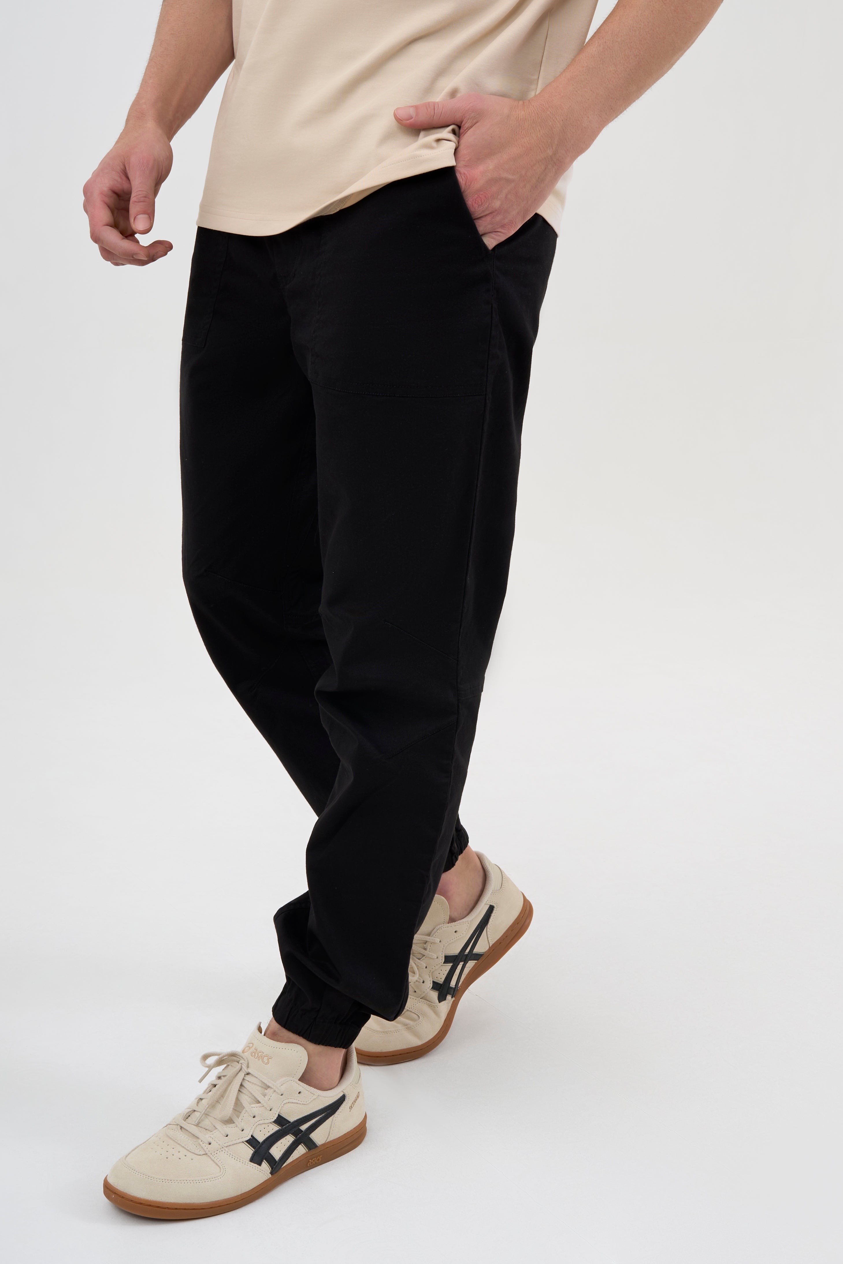 DISCOVERY Men's Armour Cargo Joggers-Black