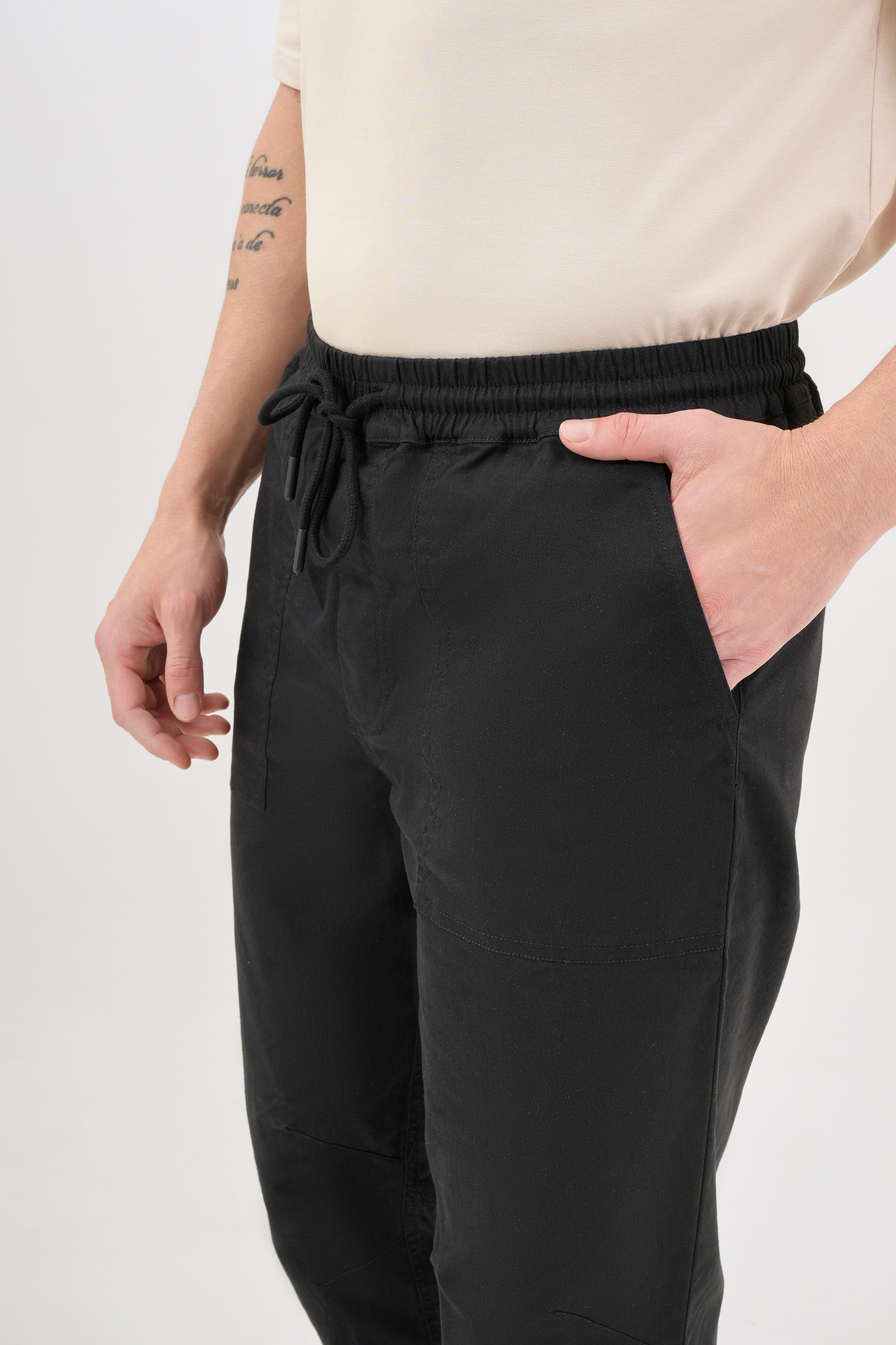 DISCOVERY Men's Armour Cargo Joggers-Black