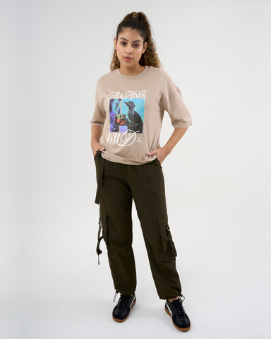 DISCOVERY Women's All Kinds Wild Graphic Tee - Dune Earth