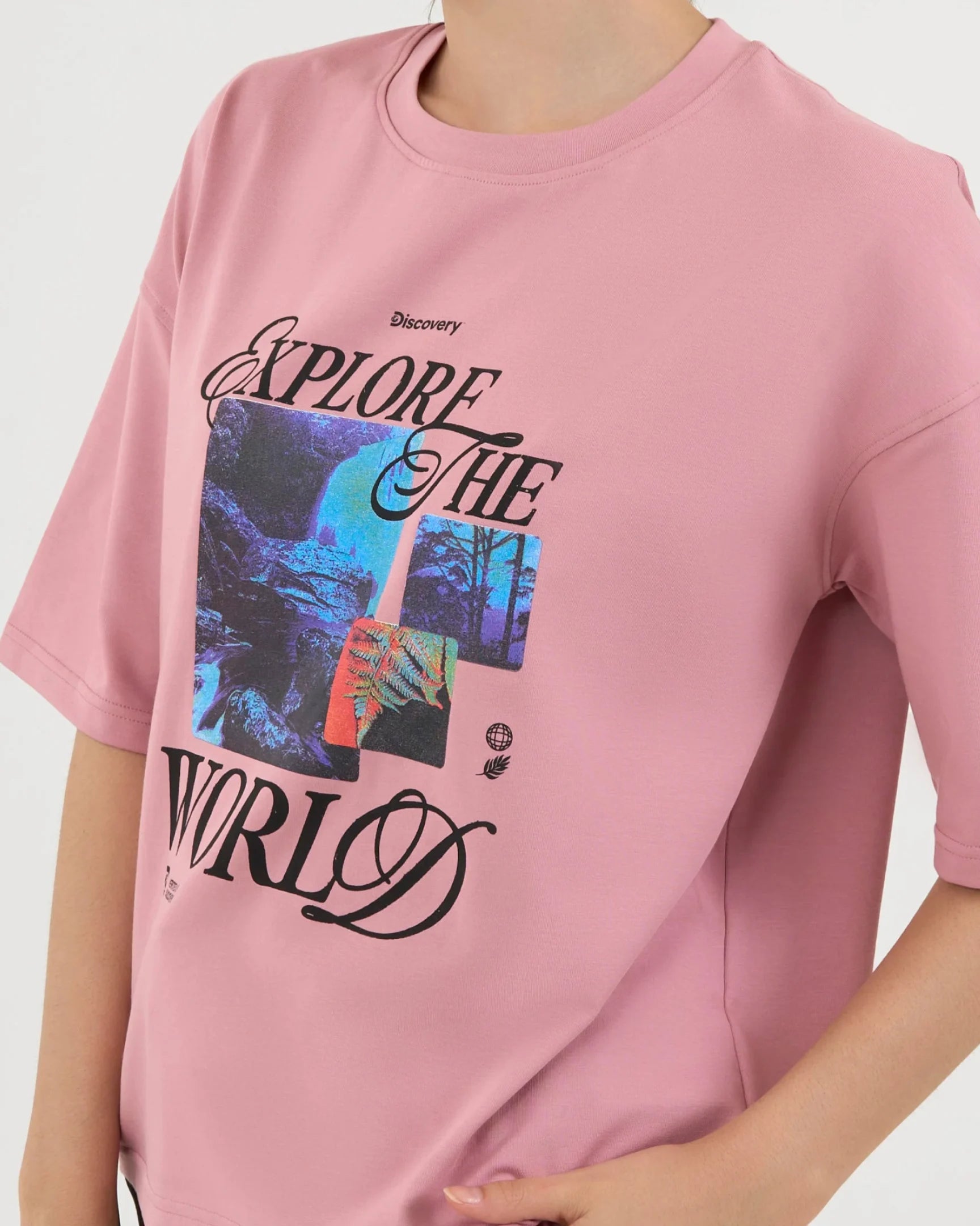 DCYPHR DISCOVERY Women's Explore the world Graphic Tee-Dusk Pink